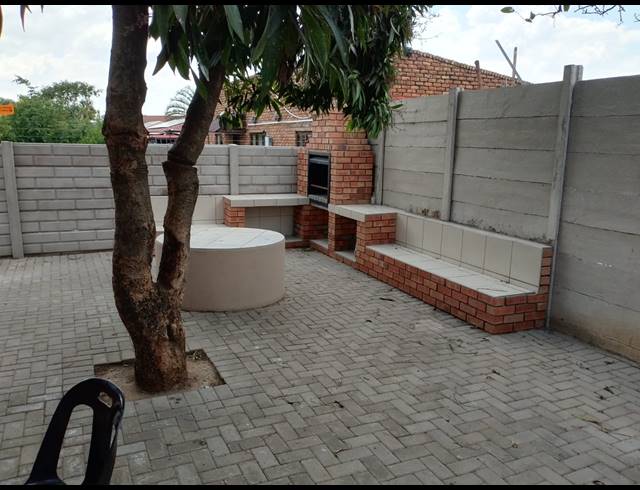 3 BEDROOM FREEHOLD FOR SALE IN OOS EINDE